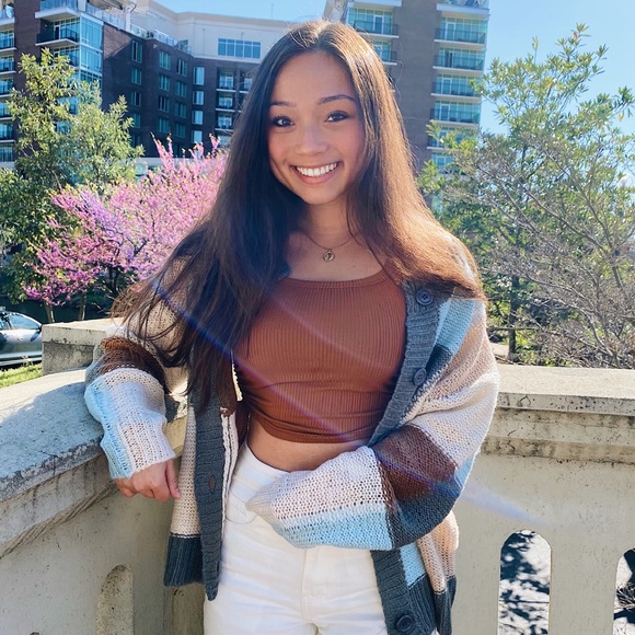 Meet your Posher, Whitney - Picture 1 of 4